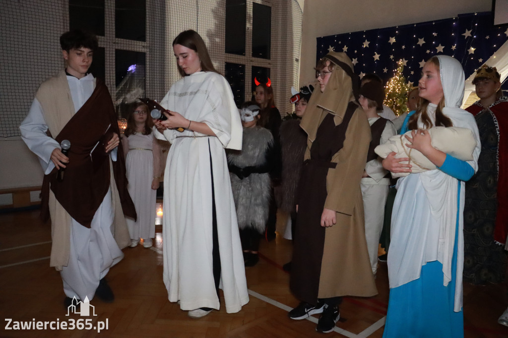 Fotorelacja: Jasełka i Jarmark Bożonarodzeniowy w Sp4