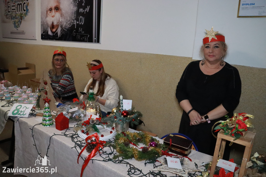 Fotorelacja: Jasełka i Jarmark Bożonarodzeniowy w Sp4
