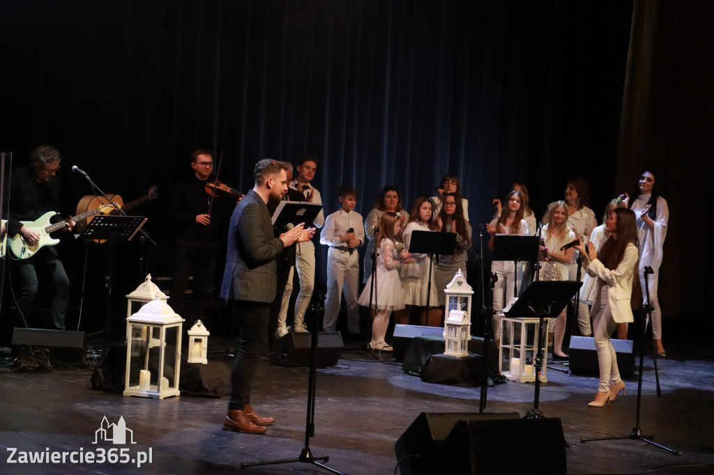 Fotorelacja: W krainie świątecznych melodii w MOK Zawiercie