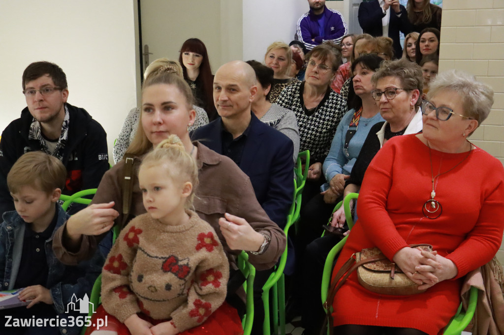 Fotorelacja: Recital KRYSZTAŁOWE SERCE w Galerii Stara Łaźnia w Zawierciu