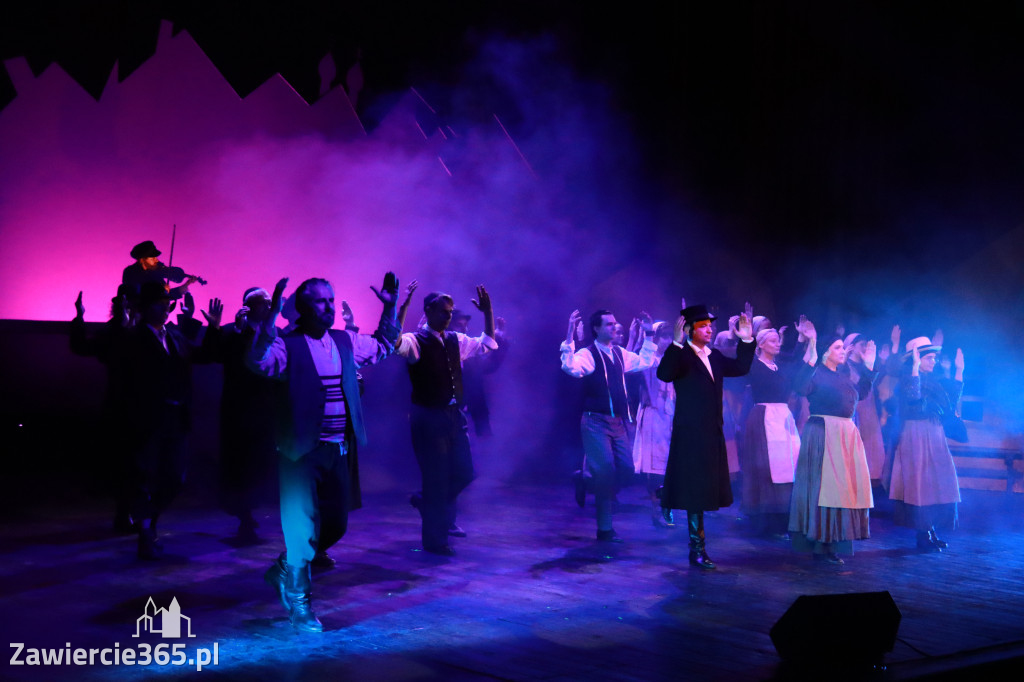 Fotorelacja: Musical SKRZYPEK NA DACHU w MOK Zawiercie