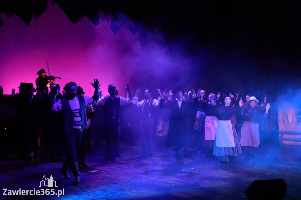 Fotorelacja: Musical SKRZYPEK NA DACHU w MOK Zawiercie