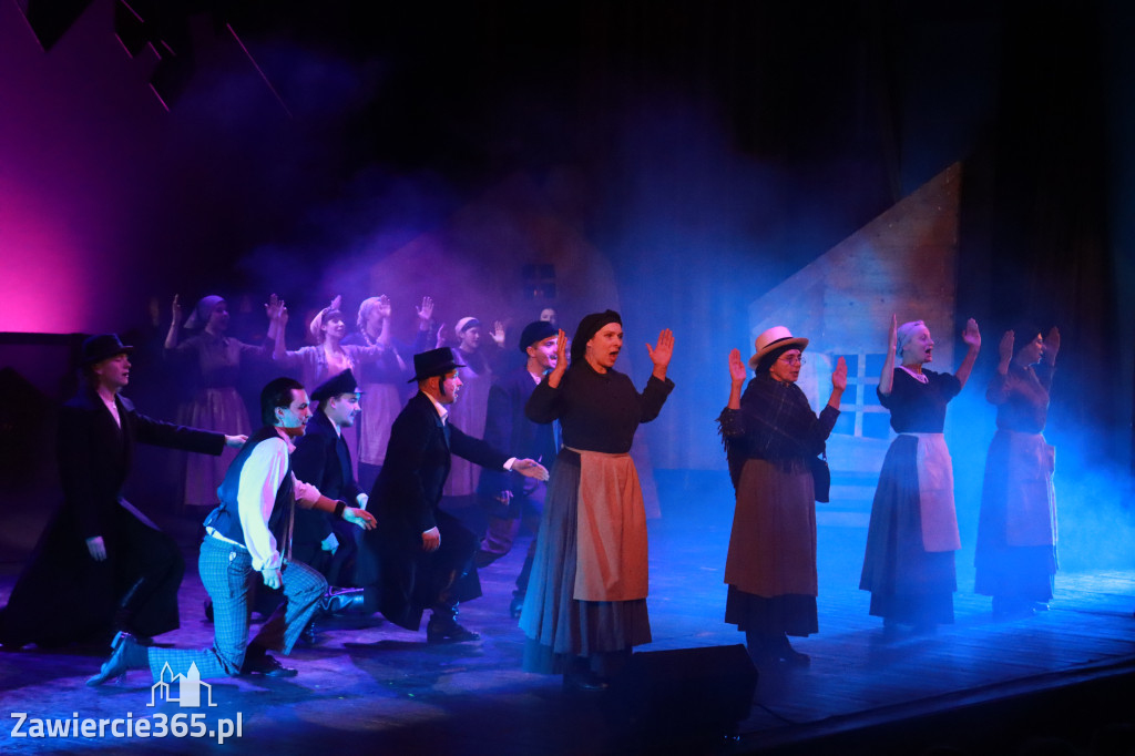 Fotorelacja: Musical SKRZYPEK NA DACHU w MOK Zawiercie