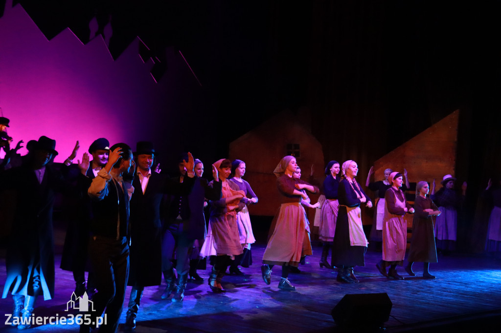 Fotorelacja: Musical SKRZYPEK NA DACHU w MOK Zawiercie