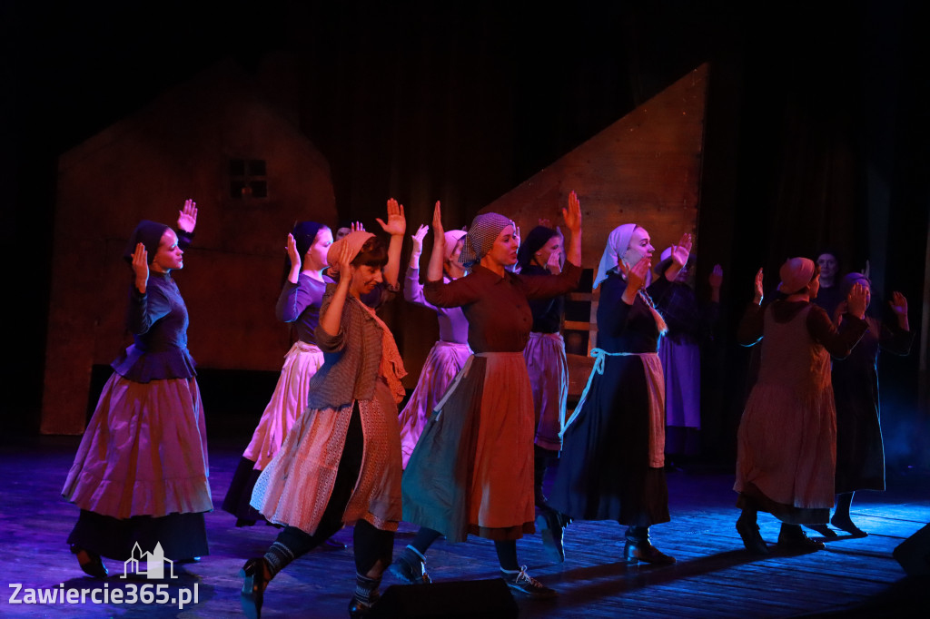 Fotorelacja: Musical SKRZYPEK NA DACHU w MOK Zawiercie
