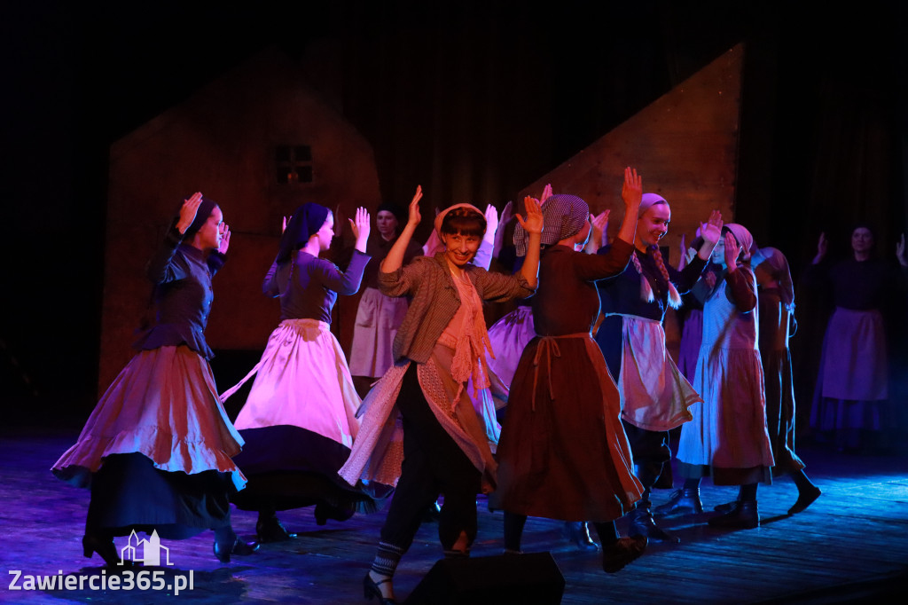 Fotorelacja: Musical SKRZYPEK NA DACHU w MOK Zawiercie