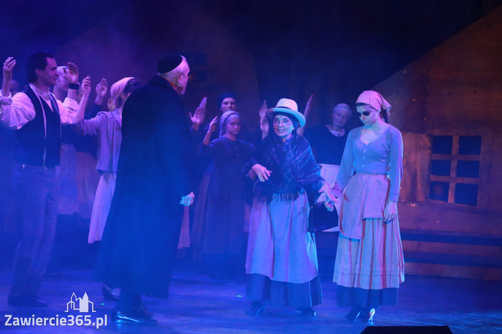 Fotorelacja: Musical SKRZYPEK NA DACHU w MOK Zawiercie