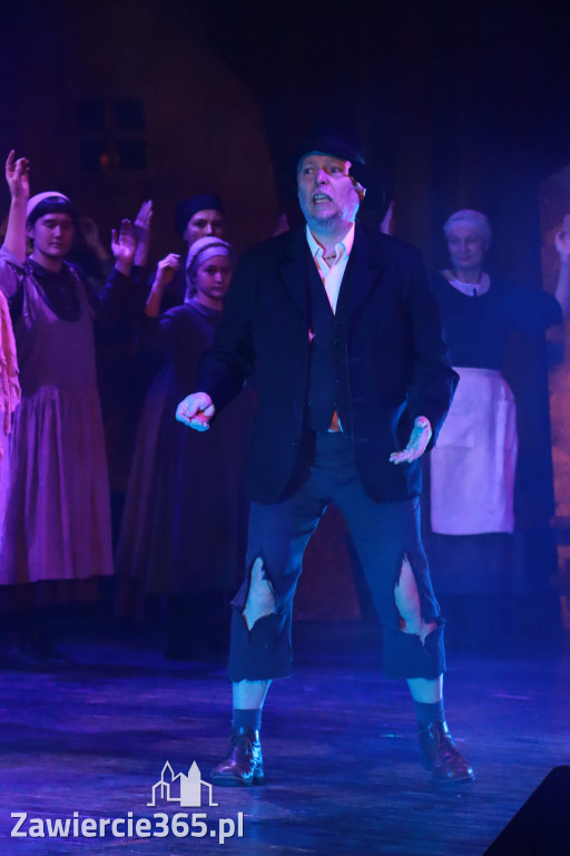 Fotorelacja: Musical SKRZYPEK NA DACHU w MOK Zawiercie