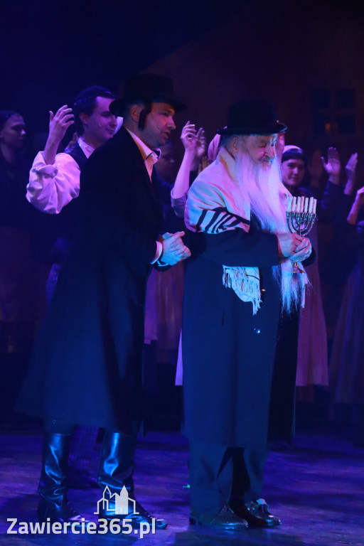 Fotorelacja: Musical SKRZYPEK NA DACHU w MOK Zawiercie