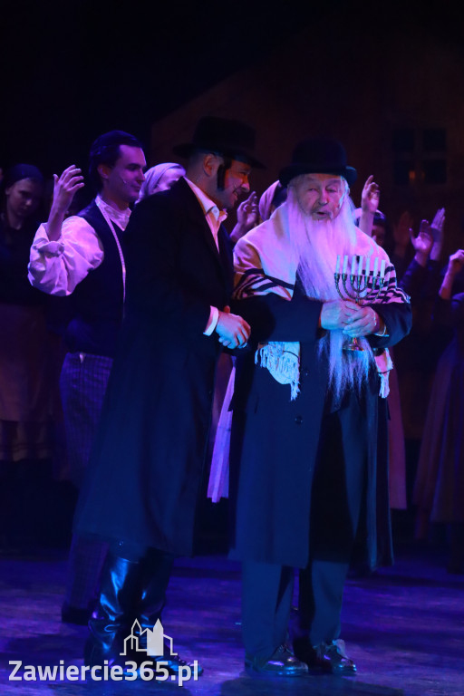 Fotorelacja: Musical SKRZYPEK NA DACHU w MOK Zawiercie