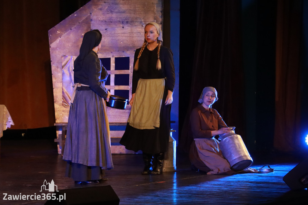 Fotorelacja: Musical SKRZYPEK NA DACHU w MOK Zawiercie
