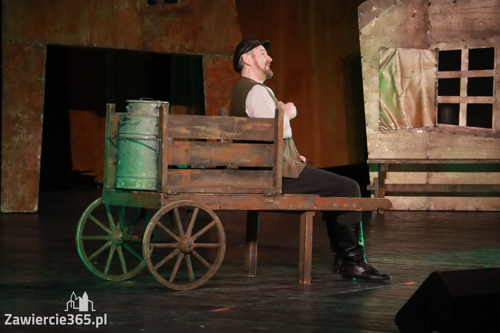 Fotorelacja: Musical SKRZYPEK NA DACHU w MOK Zawiercie
