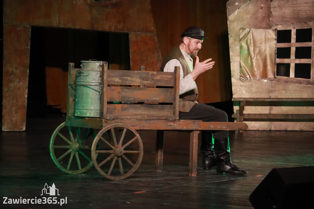 Fotorelacja: Musical SKRZYPEK NA DACHU w MOK Zawiercie