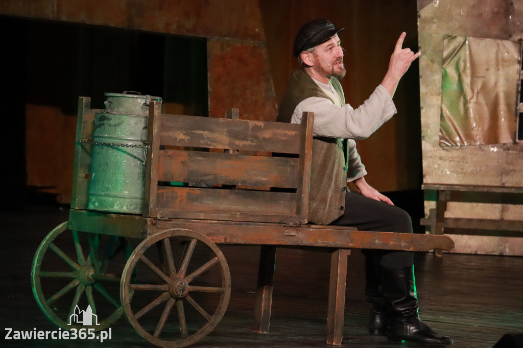 Fotorelacja: Musical SKRZYPEK NA DACHU w MOK Zawiercie