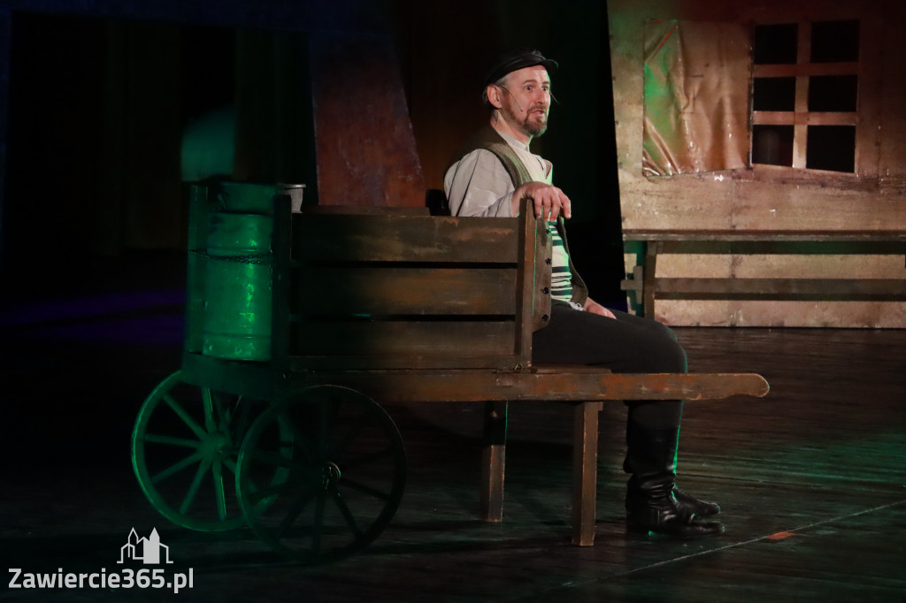Fotorelacja: Musical SKRZYPEK NA DACHU w MOK Zawiercie
