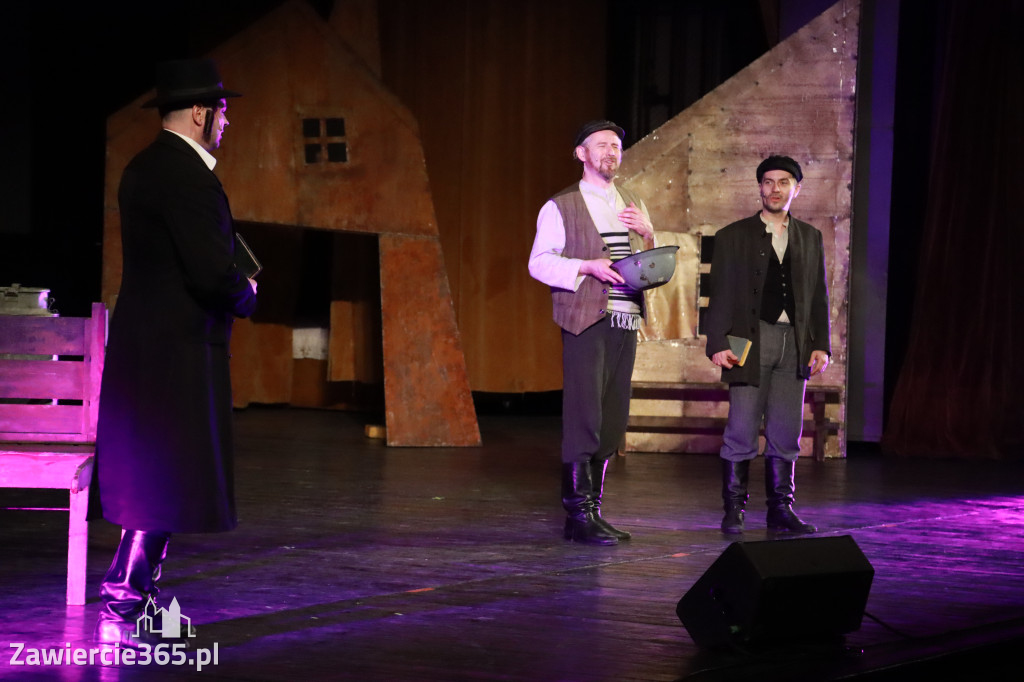 Fotorelacja: Musical SKRZYPEK NA DACHU w MOK Zawiercie