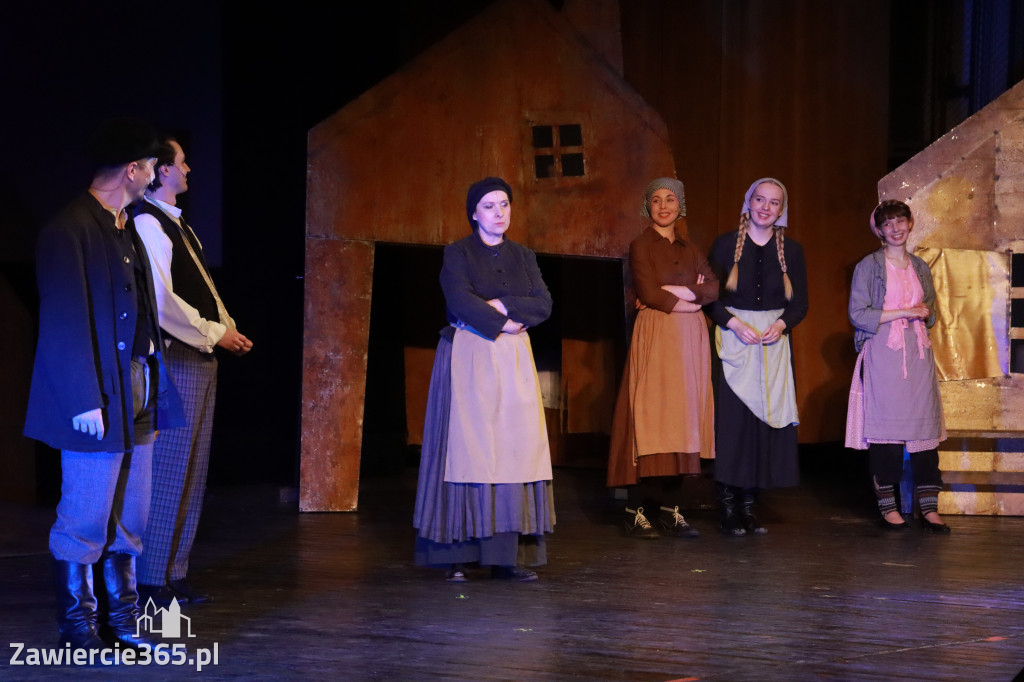 Fotorelacja: Musical SKRZYPEK NA DACHU w MOK Zawiercie