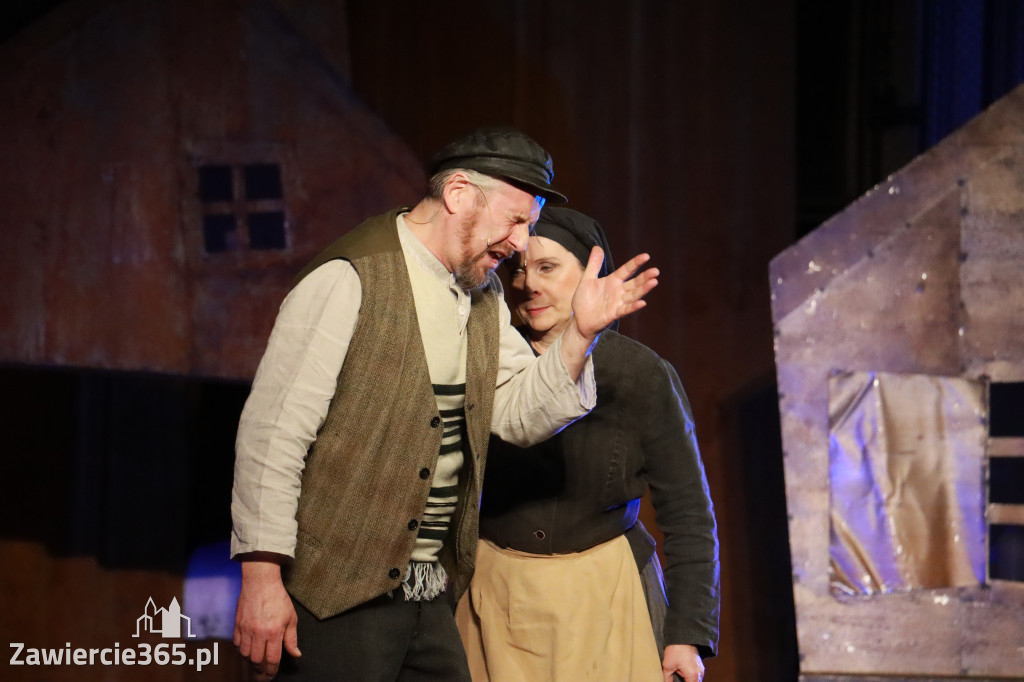 Fotorelacja: Musical SKRZYPEK NA DACHU w MOK Zawiercie