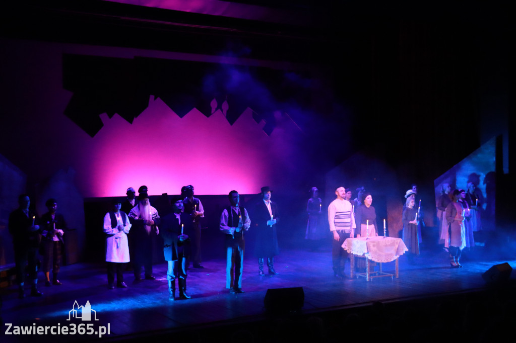 Fotorelacja: Musical SKRZYPEK NA DACHU w MOK Zawiercie