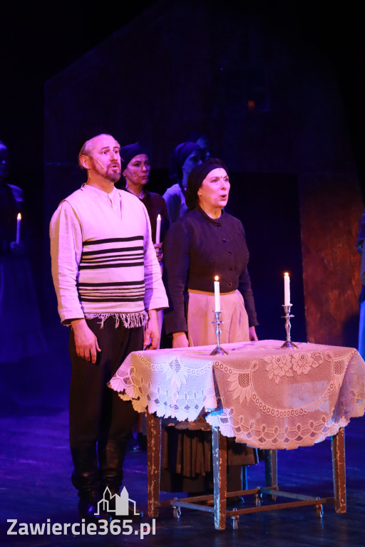 Fotorelacja: Musical SKRZYPEK NA DACHU w MOK Zawiercie