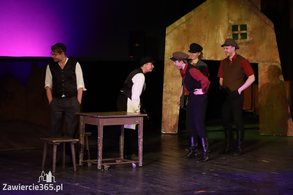 Fotorelacja: Musical SKRZYPEK NA DACHU w MOK Zawiercie