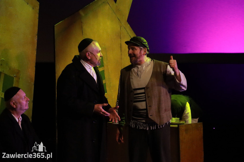 Fotorelacja: Musical SKRZYPEK NA DACHU w MOK Zawiercie