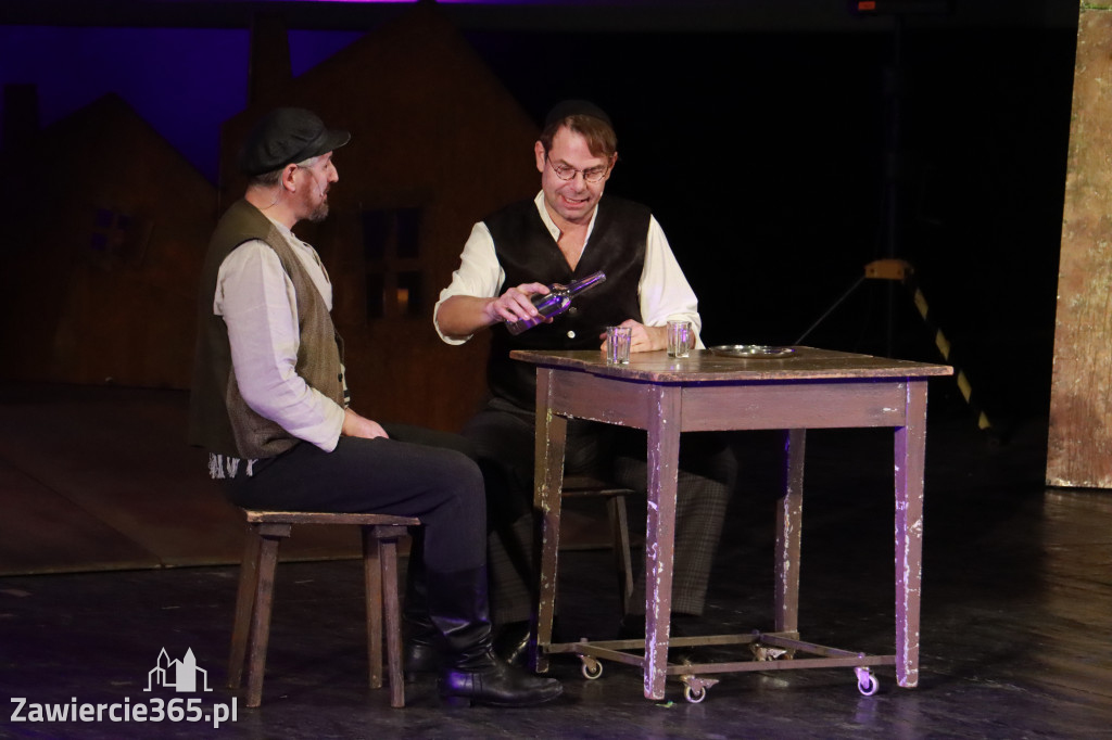Fotorelacja: Musical SKRZYPEK NA DACHU w MOK Zawiercie