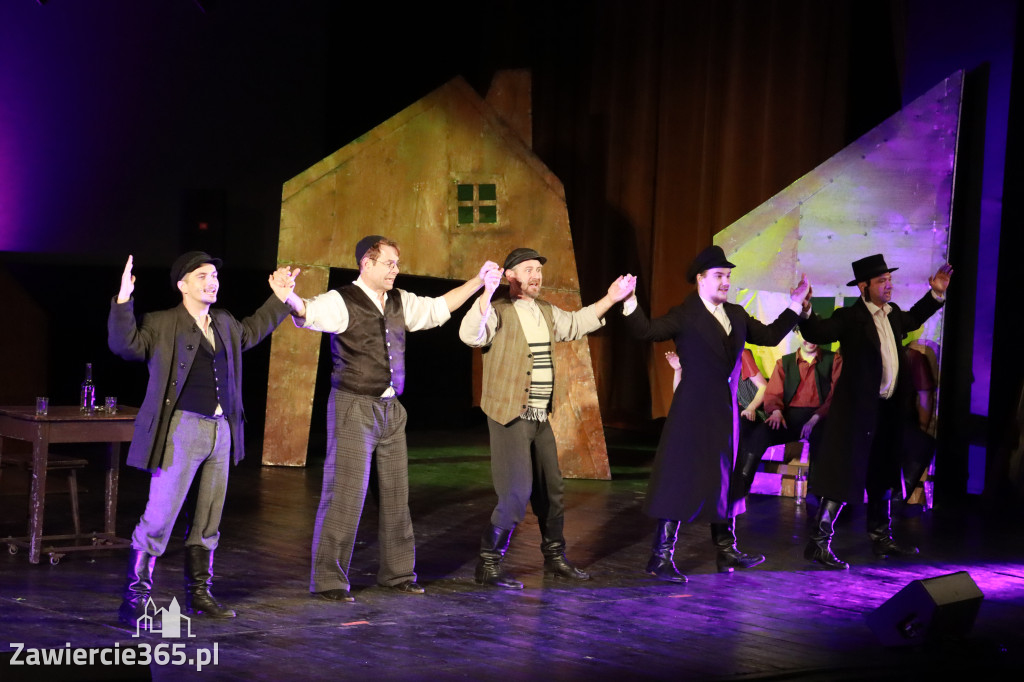 Fotorelacja: Musical SKRZYPEK NA DACHU w MOK Zawiercie