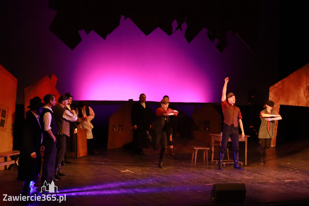 Fotorelacja: Musical SKRZYPEK NA DACHU w MOK Zawiercie