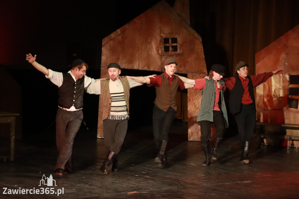 Fotorelacja: Musical SKRZYPEK NA DACHU w MOK Zawiercie