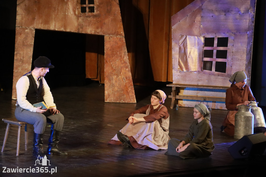 Fotorelacja: Musical SKRZYPEK NA DACHU w MOK Zawiercie