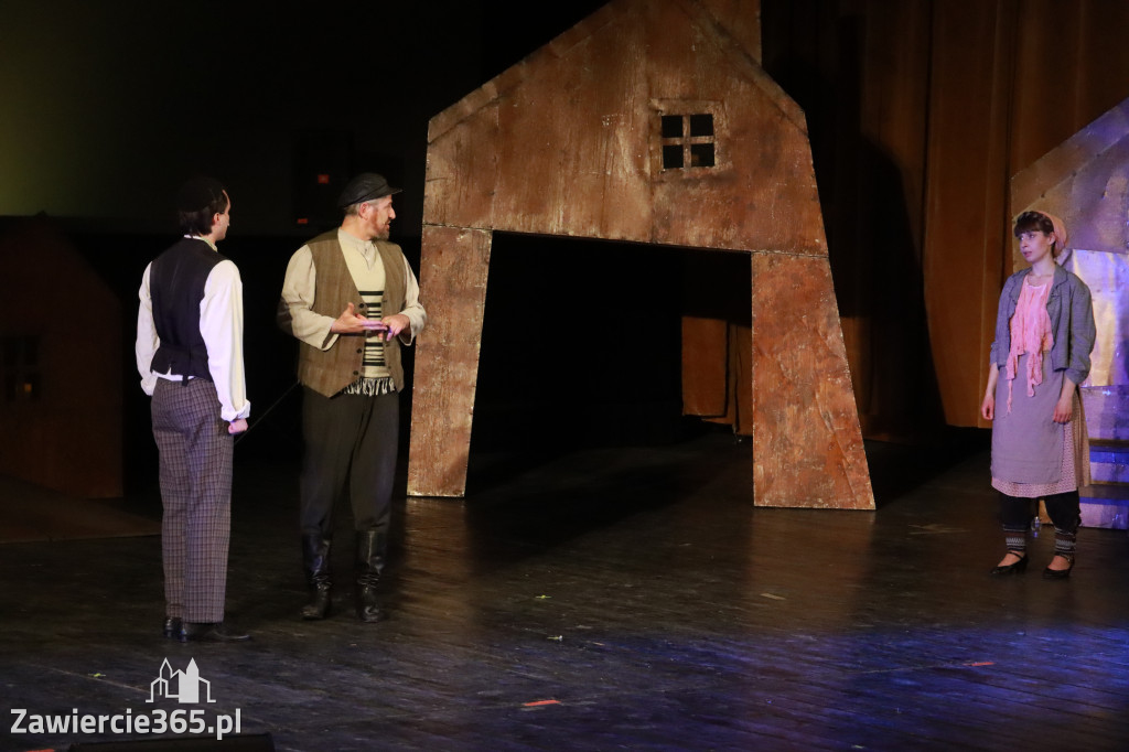 Fotorelacja: Musical SKRZYPEK NA DACHU w MOK Zawiercie