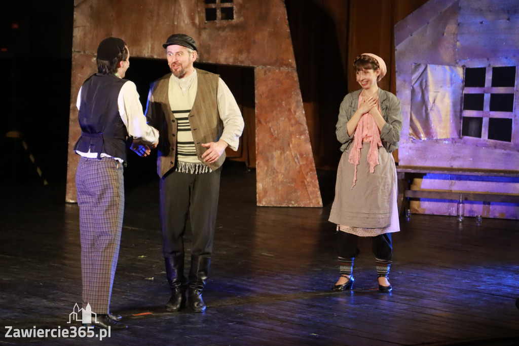 Fotorelacja: Musical SKRZYPEK NA DACHU w MOK Zawiercie