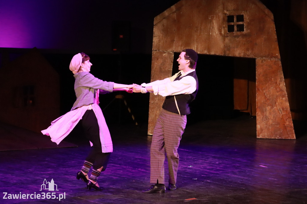 Fotorelacja: Musical SKRZYPEK NA DACHU w MOK Zawiercie