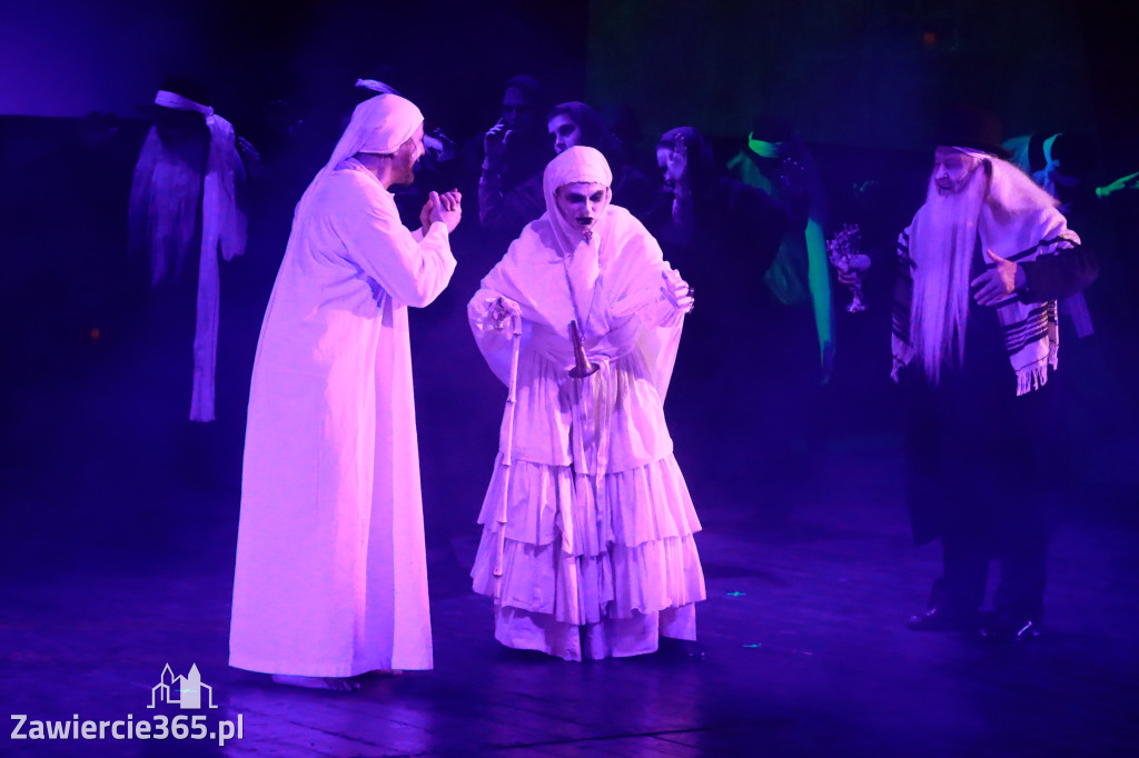 Fotorelacja: Musical SKRZYPEK NA DACHU w MOK Zawiercie