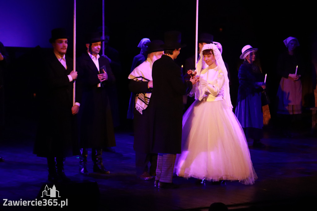 Fotorelacja: Musical SKRZYPEK NA DACHU w MOK Zawiercie