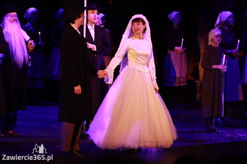 Fotorelacja: Musical SKRZYPEK NA DACHU w MOK Zawiercie