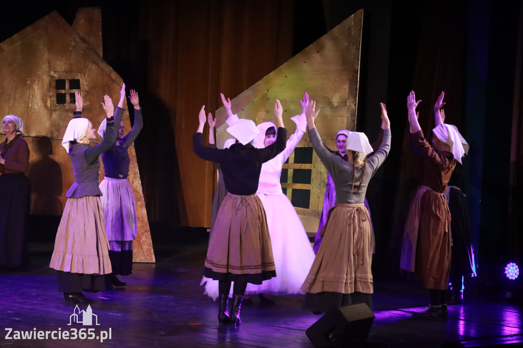 Fotorelacja: Musical SKRZYPEK NA DACHU w MOK Zawiercie