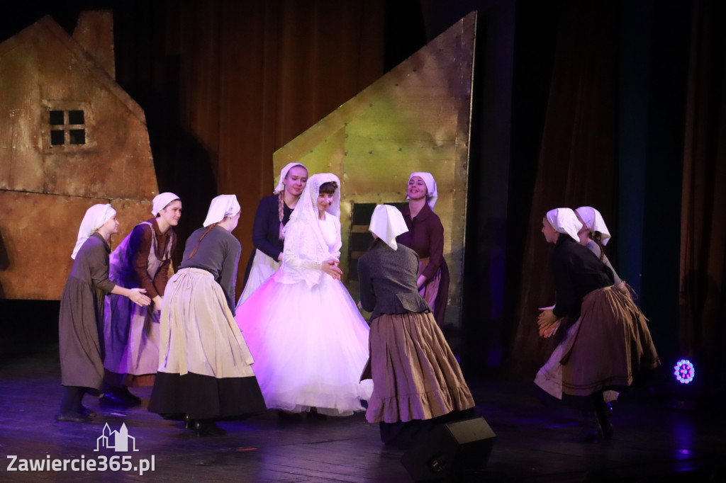 Fotorelacja: Musical SKRZYPEK NA DACHU w MOK Zawiercie