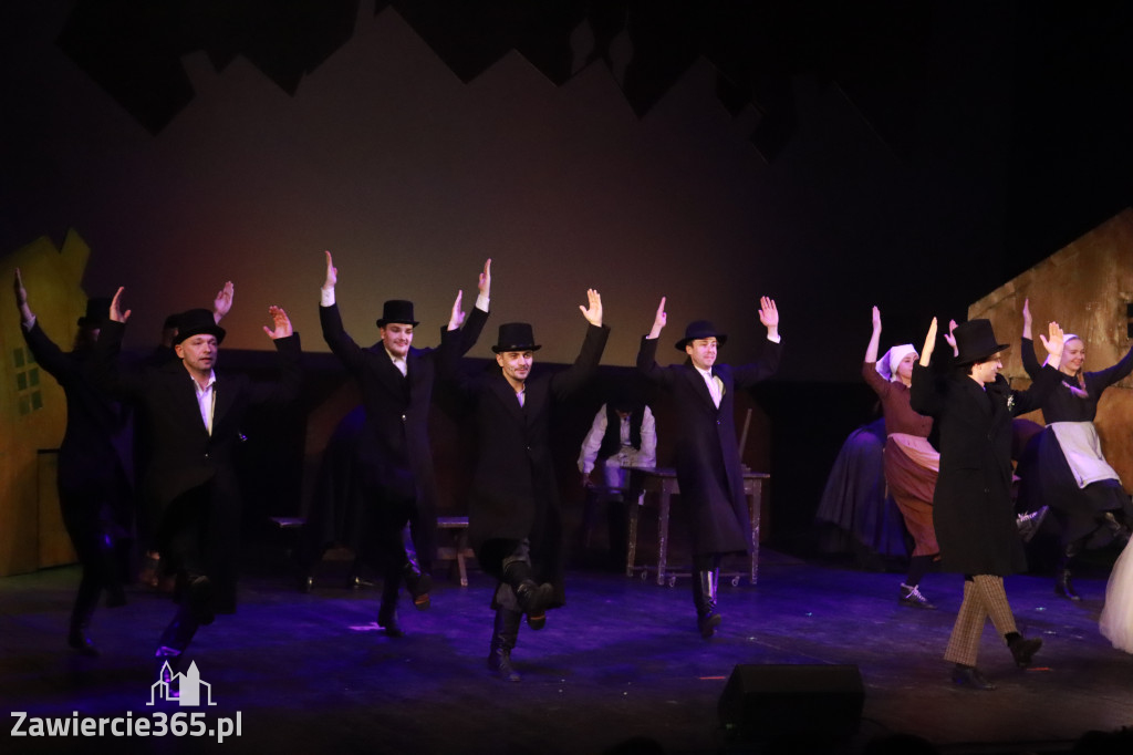 Fotorelacja: Musical SKRZYPEK NA DACHU w MOK Zawiercie