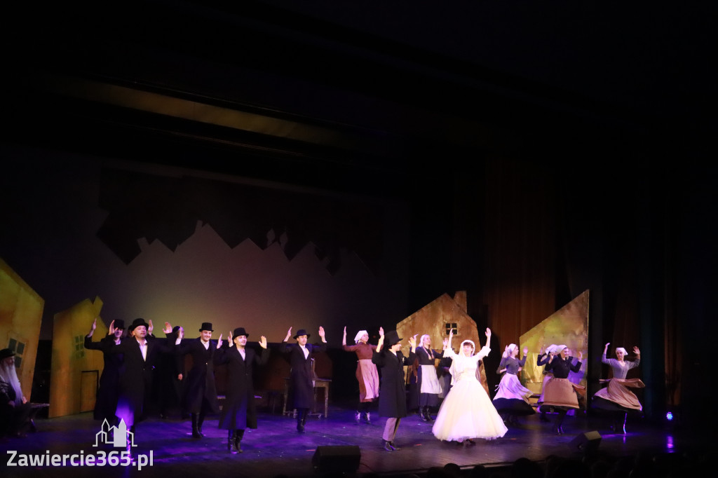 Fotorelacja: Musical SKRZYPEK NA DACHU w MOK Zawiercie