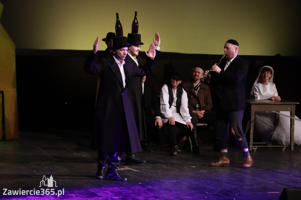 Fotorelacja: Musical SKRZYPEK NA DACHU w MOK Zawiercie