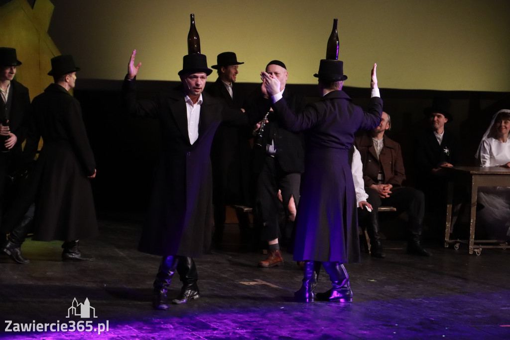 Fotorelacja: Musical SKRZYPEK NA DACHU w MOK Zawiercie