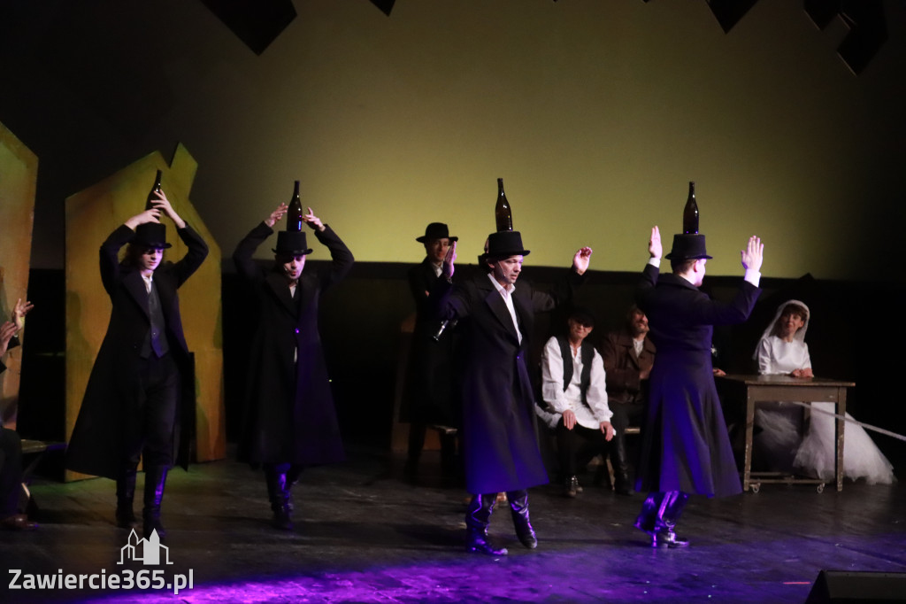 Fotorelacja: Musical SKRZYPEK NA DACHU w MOK Zawiercie