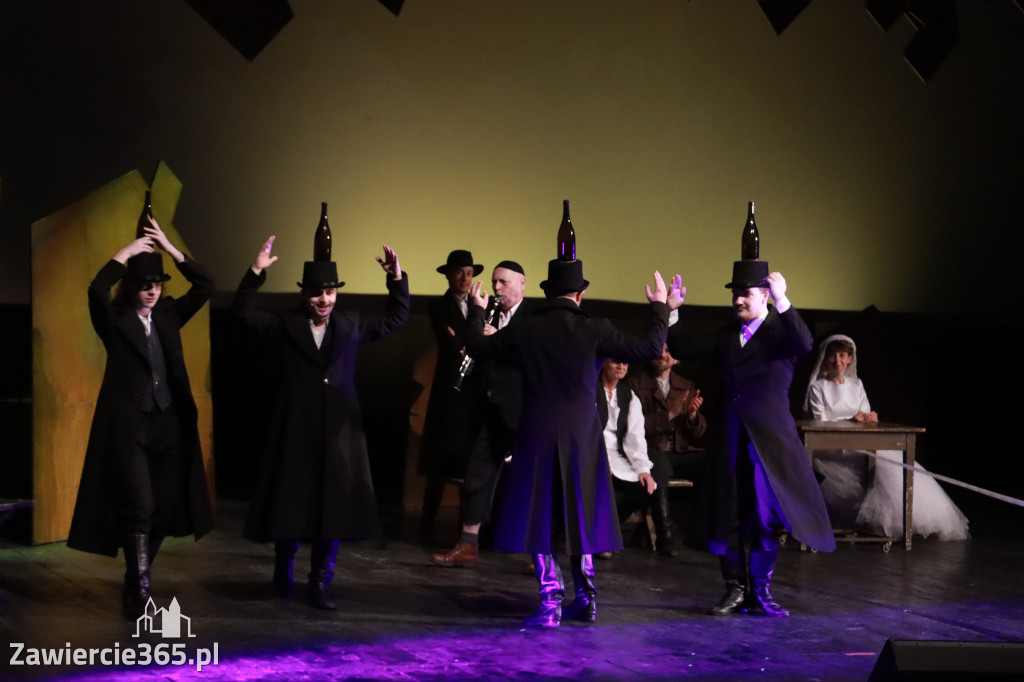 Fotorelacja: Musical SKRZYPEK NA DACHU w MOK Zawiercie