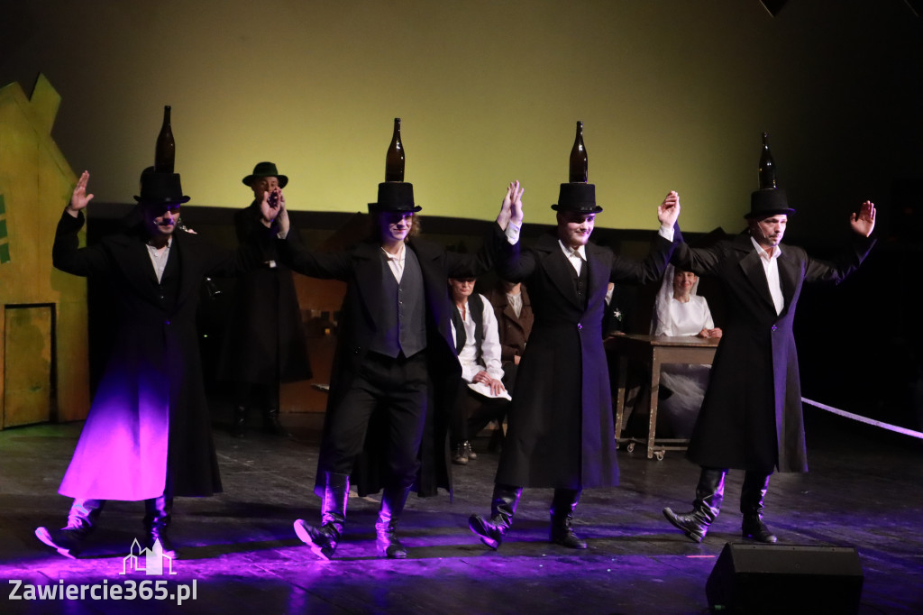 Fotorelacja: Musical SKRZYPEK NA DACHU w MOK Zawiercie