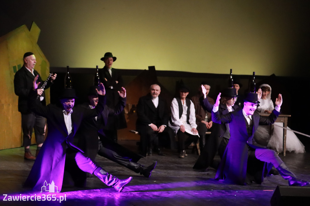 Fotorelacja: Musical SKRZYPEK NA DACHU w MOK Zawiercie