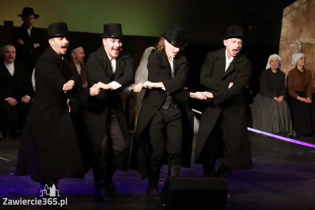 Fotorelacja: Musical SKRZYPEK NA DACHU w MOK Zawiercie