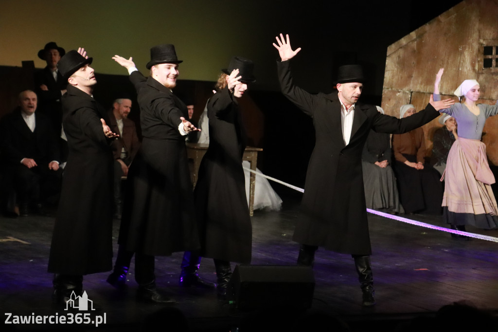 Fotorelacja: Musical SKRZYPEK NA DACHU w MOK Zawiercie