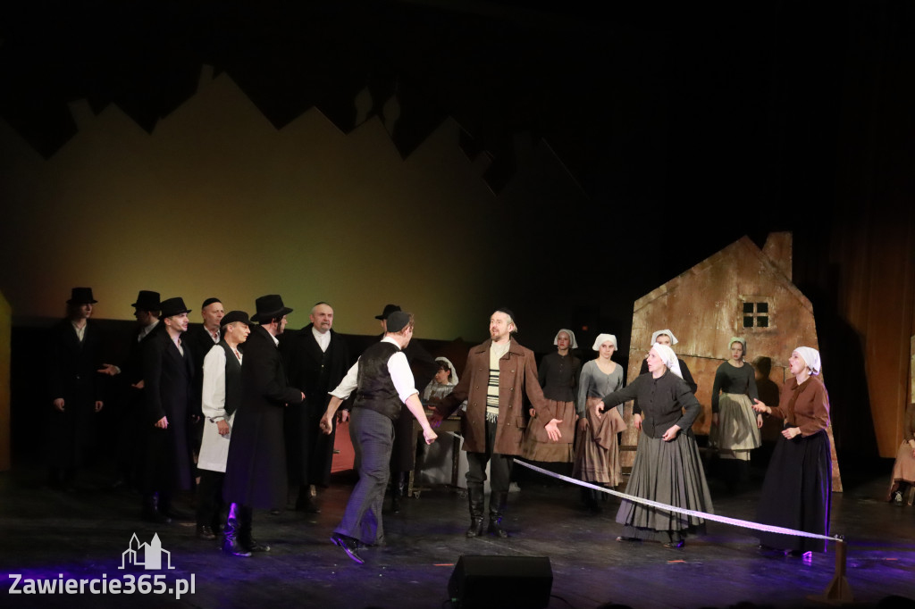 Fotorelacja: Musical SKRZYPEK NA DACHU w MOK Zawiercie
